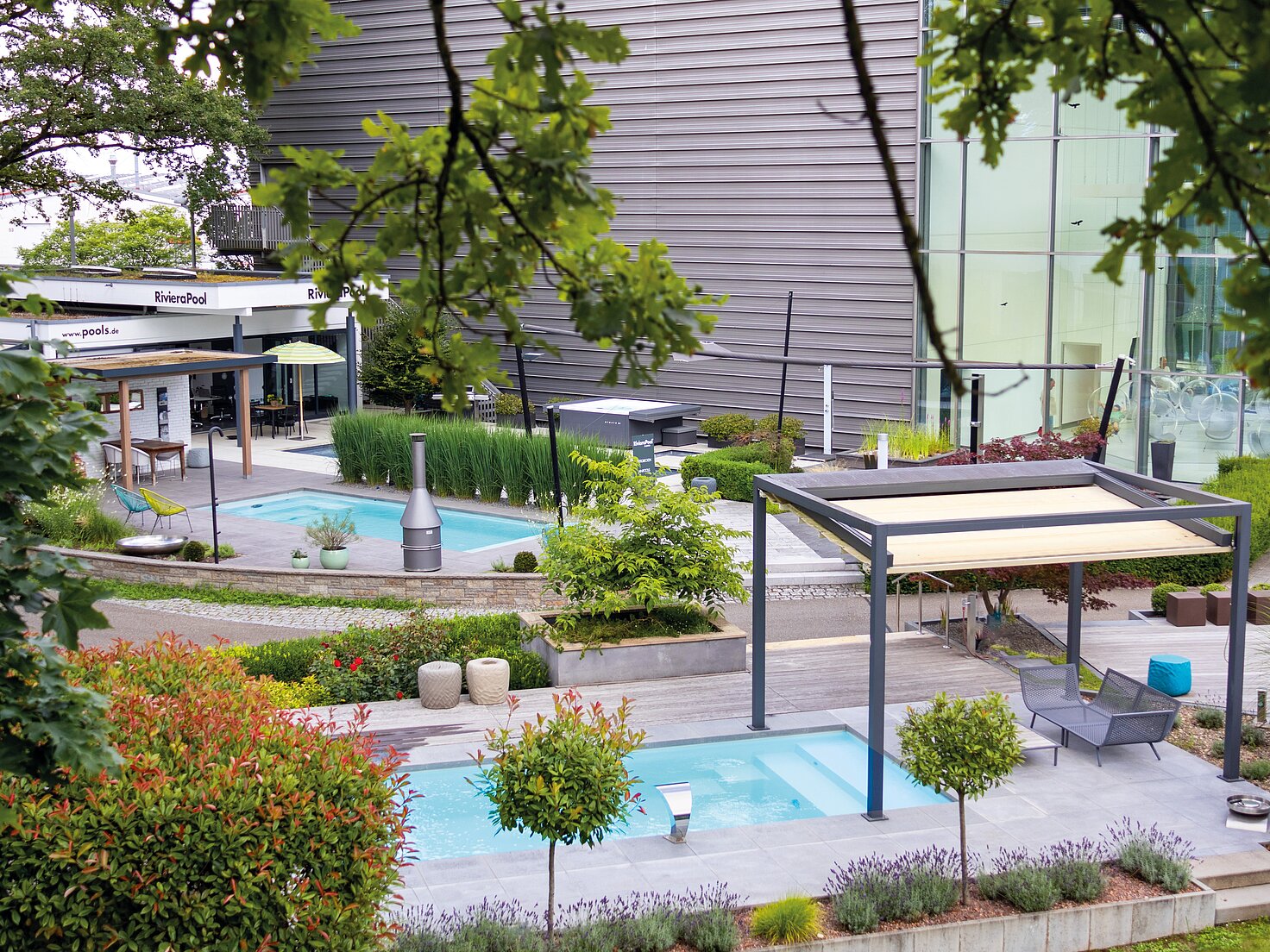 Poolausstellung RivieraPool Baden – verschiedene Fertigpools & Gartenideen