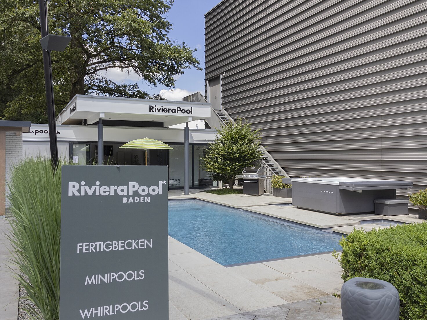 Eingang RivieraPool Baden Ausstellung – Fertigbecken, Minipools & Whirlpools